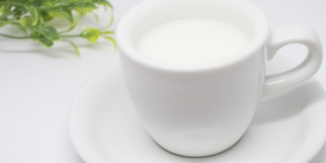 牛乳 寝る 前 牛乳を飲むと眠くなるのは本当？冷たい牛乳でも効果はある？